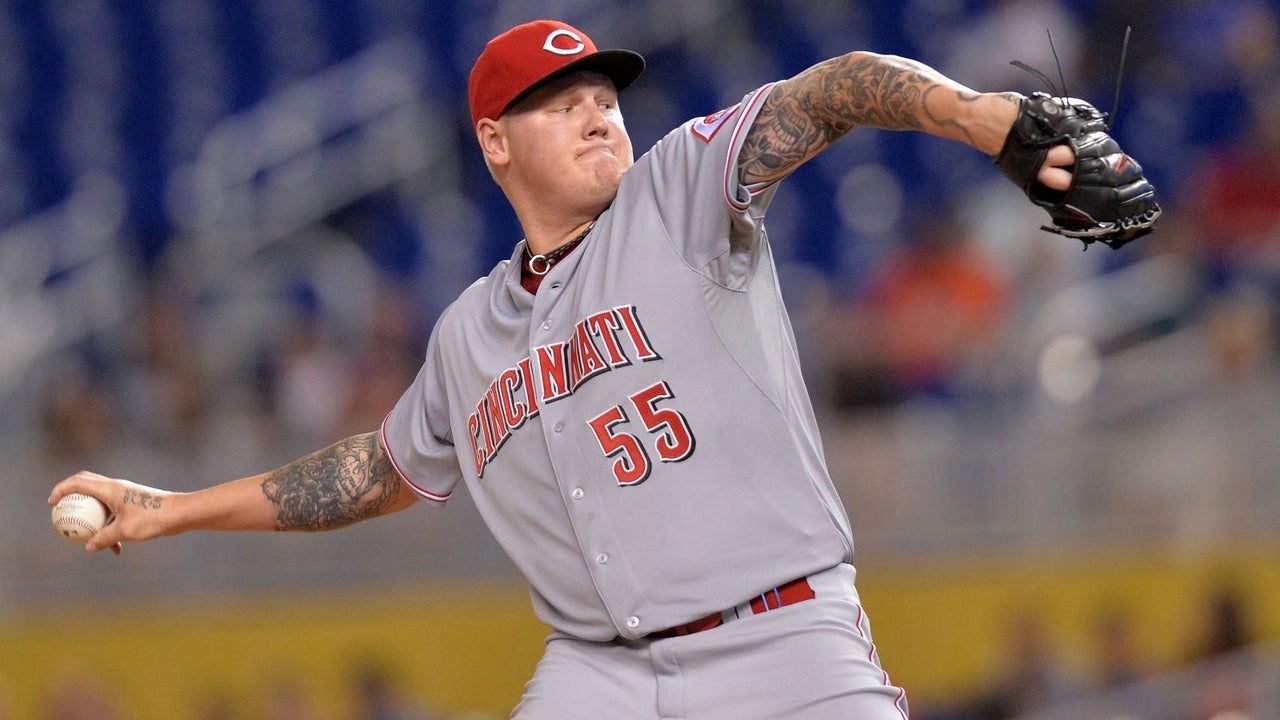 Reds' Latos gets 1st win against hometown Marlins